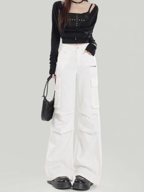 Brand-New Fleece-Lined White Cargo Pants (Size L) – Cozy & Trendy!